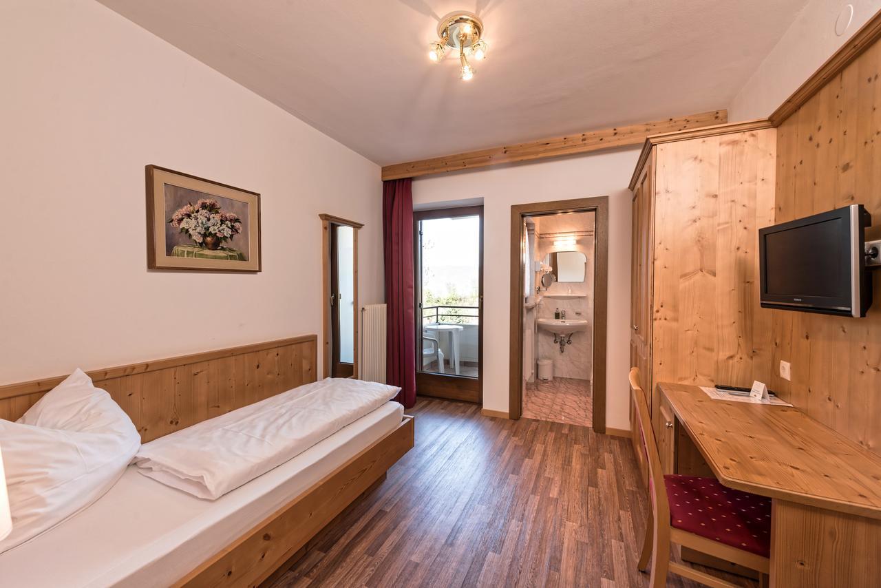 Hotel St. Justina Hof Appiano Sulla Strada Del Vino Dış mekan fotoğraf
